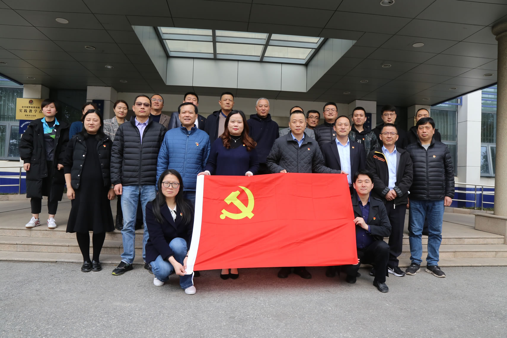 2021年3月，兴华港党支部与滨江派出所党支部开展支部共建活动