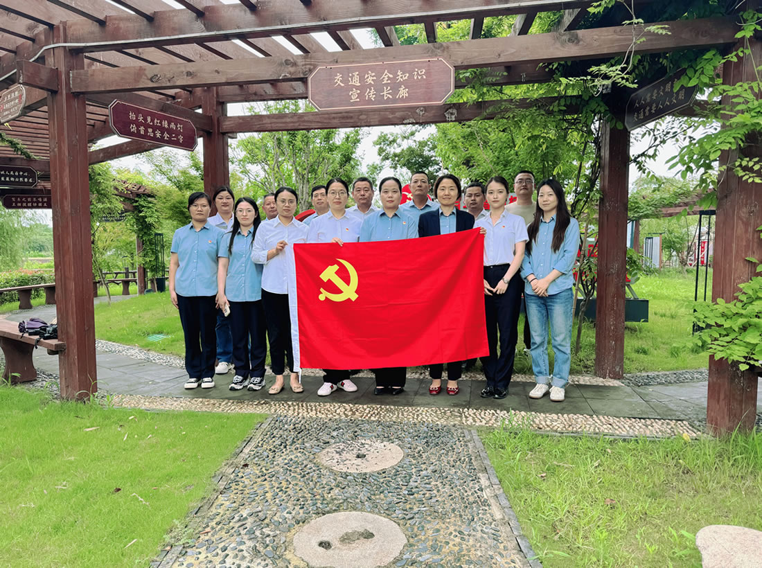 2024年6月，兴华港口党支部组织党员干部参观溪南村凌家巷等廉政教育基地活动